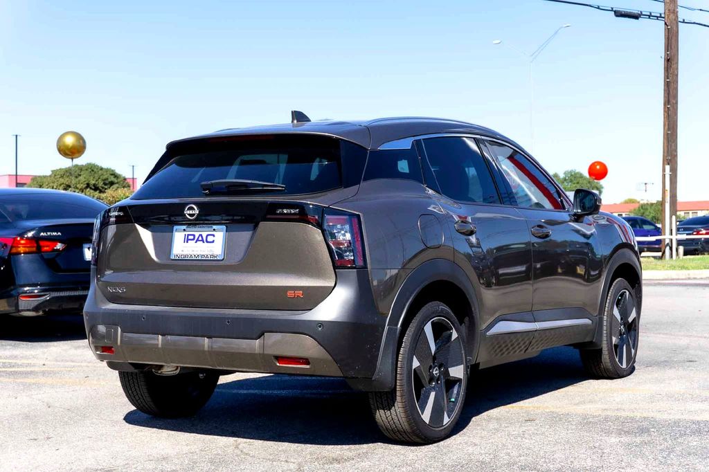 2025 Nissan Kicks SR Image 3 of 20