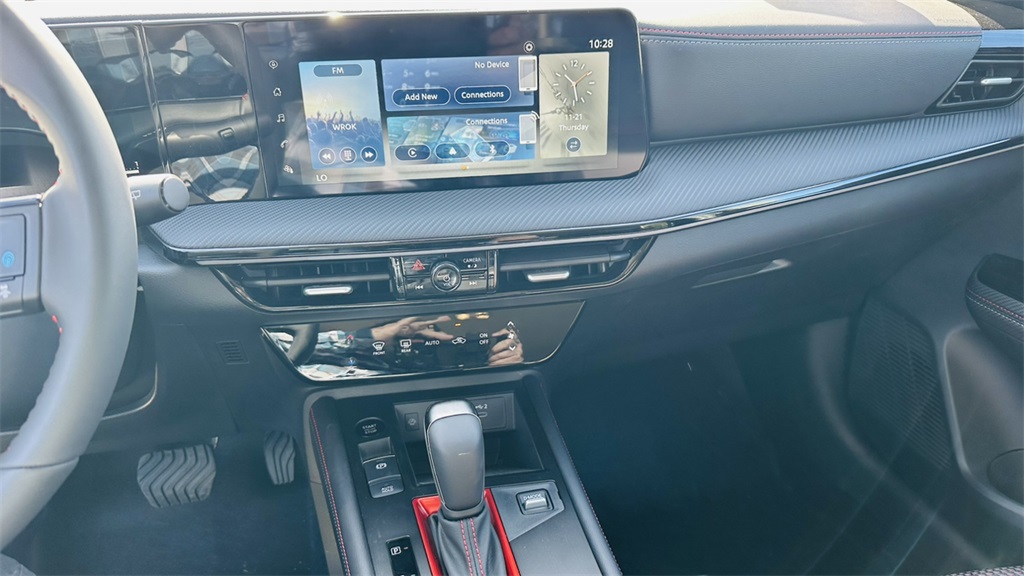 Vehicle image 21 of 29