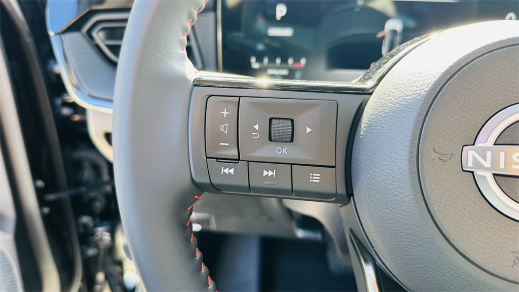 Vehicle image 18 of 29