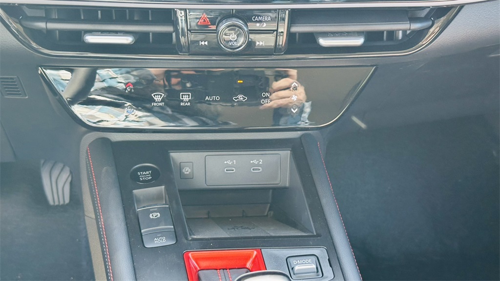 Vehicle image 24 of 29