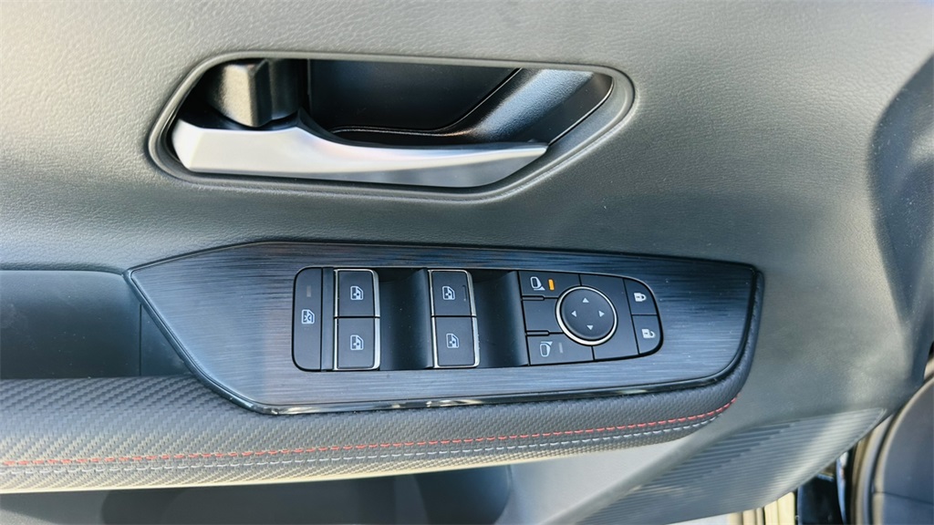 Vehicle image 15 of 29