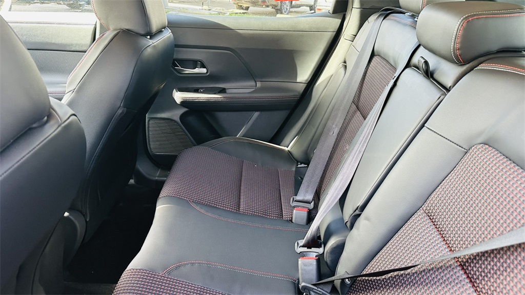 Vehicle image 27 of 29