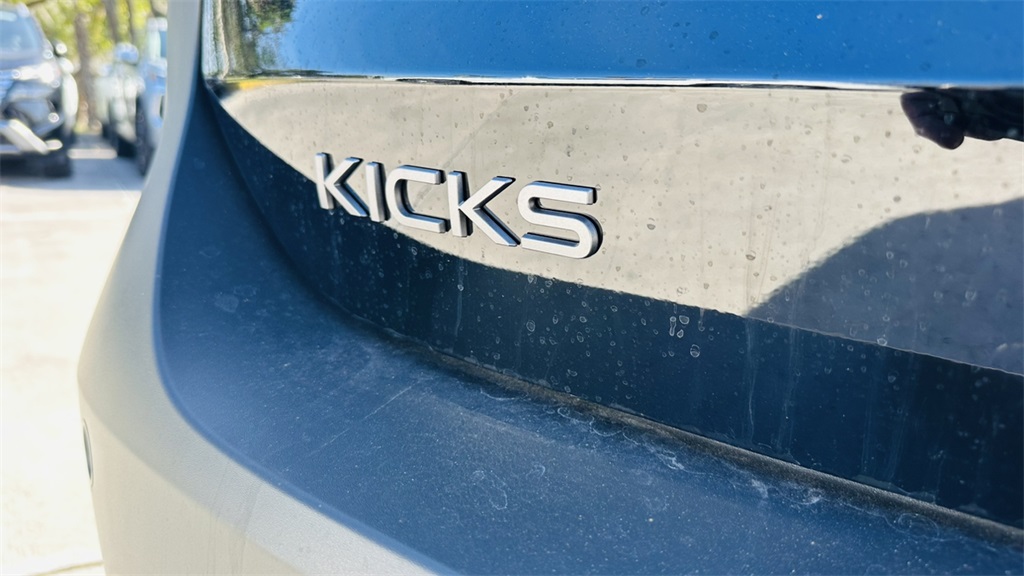 Vehicle image 9 of 29