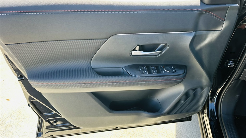 Vehicle image 14 of 29