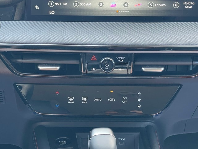 2025 Nissan Kicks SR Image 25 of 31