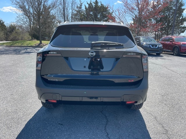 2025 Nissan Kicks SR Image 6 of 31