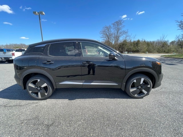 2025 Nissan Kicks SR Image 4 of 31