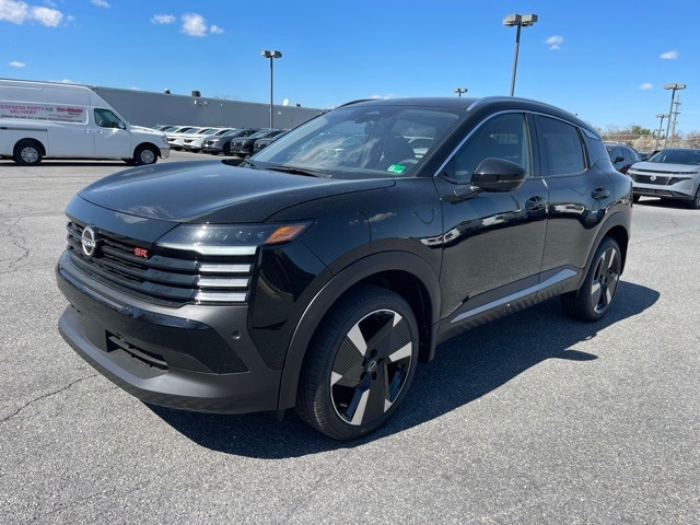 2025 Nissan Kicks SR Image 1 of 31