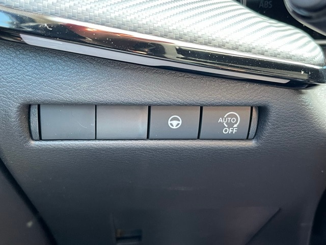 2025 Nissan Kicks SR Image 27 of 31