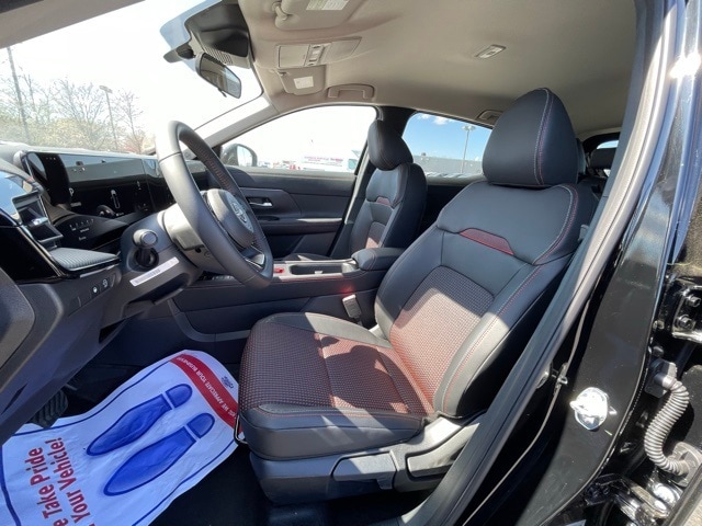 2025 Nissan Kicks SR Image 13 of 31