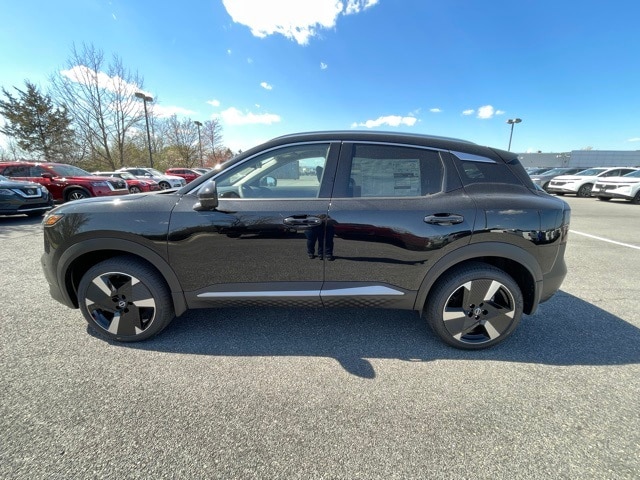 2025 Nissan Kicks SR Image 8 of 31