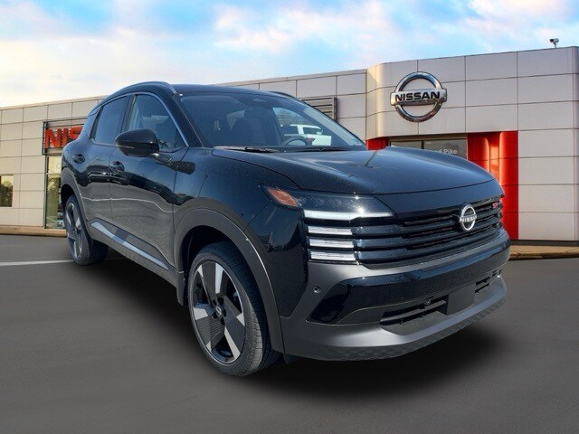 2025 Nissan Kicks SR Image 2 of 31