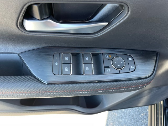 2025 Nissan Kicks SR Image 12 of 31