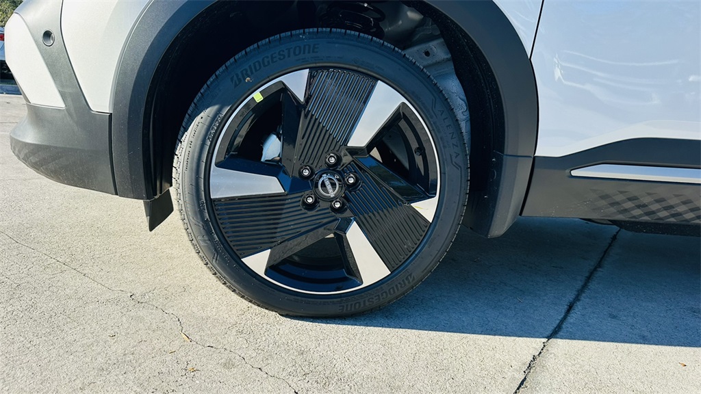 Vehicle image 9 of 29