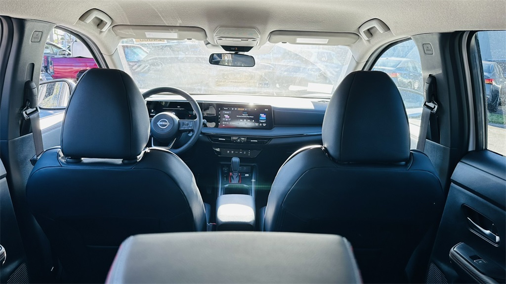 Vehicle image 23 of 29
