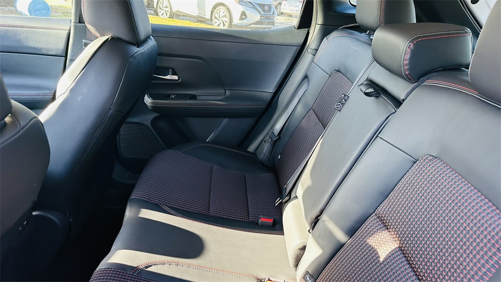 Vehicle image 11 of 29