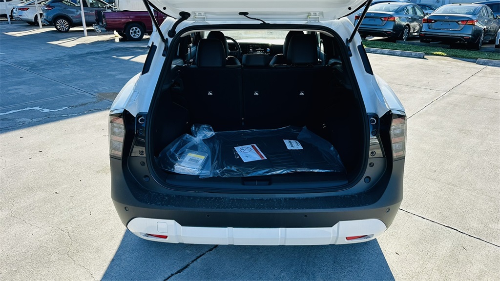 Vehicle image 10 of 29