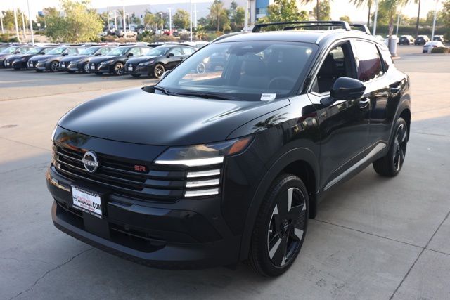 2025 Nissan Kicks SR Image 1 of 31