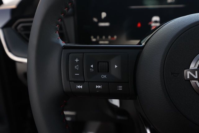 2025 Nissan Kicks SR Image 21 of 31