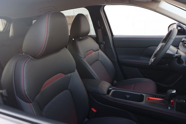 2025 Nissan Kicks SR Image 11 of 31