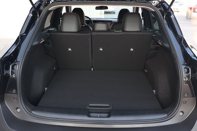 2025 Nissan Kicks SR Image 9 of 31