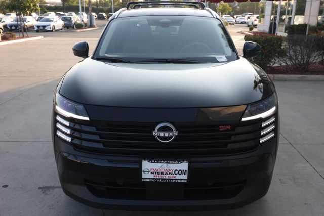 2025 Nissan Kicks SR Image 2 of 31