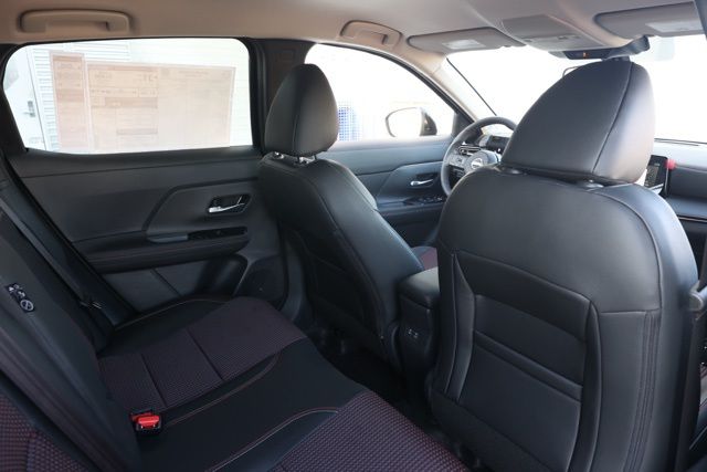 2025 Nissan Kicks SR Image 12 of 31