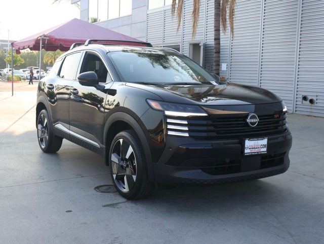 2025 Nissan Kicks SR Image 3 of 31