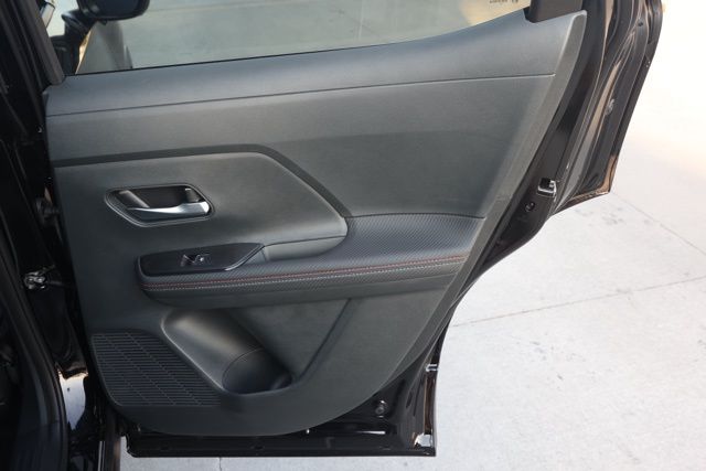 2025 Nissan Kicks SR Image 27 of 31