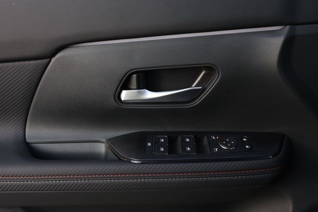 2025 Nissan Kicks SR Image 28 of 31
