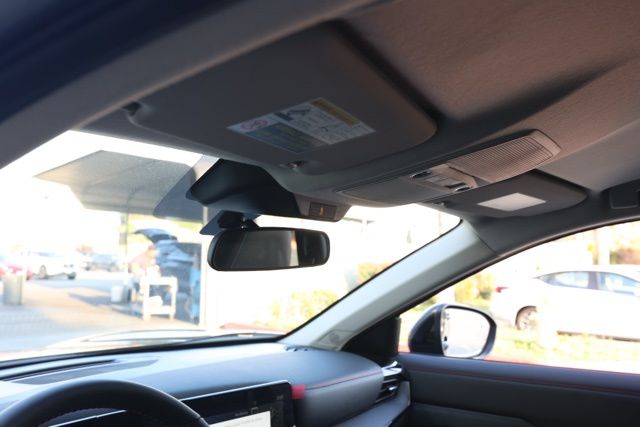 2025 Nissan Kicks SR Image 19 of 31