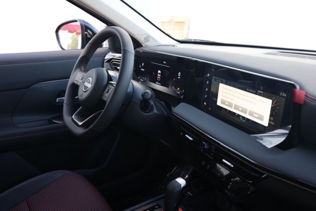 2025 Nissan Kicks SR Image 15 of 31