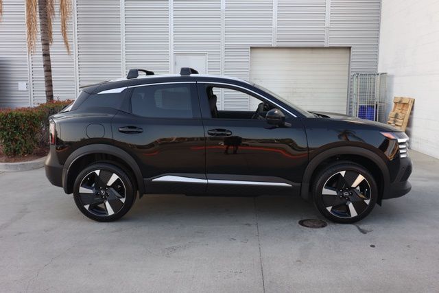 2025 Nissan Kicks SR Image 5 of 31