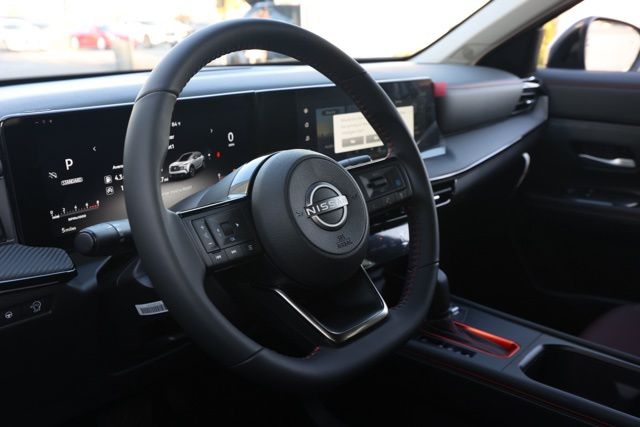 2025 Nissan Kicks SR Image 17 of 31