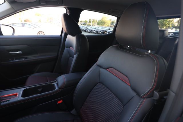 2025 Nissan Kicks SR Image 14 of 31