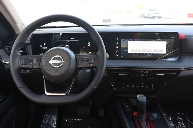 2025 Nissan Kicks SR Image 16 of 31