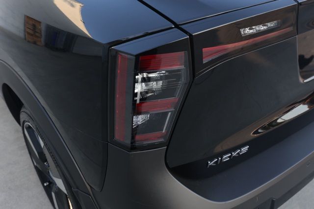 2025 Nissan Kicks SR Image 31 of 31