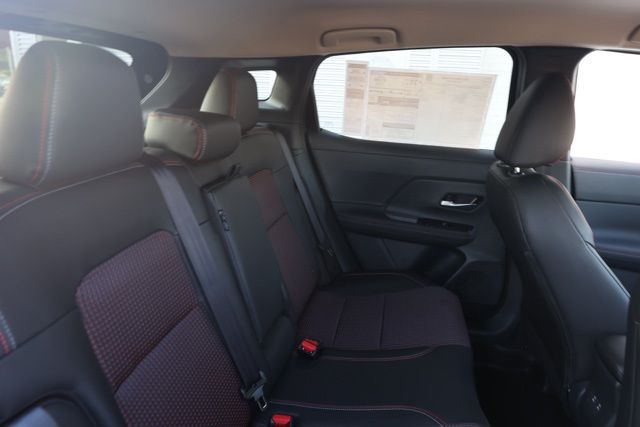 2025 Nissan Kicks SR Image 13 of 31