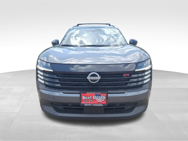 2025 Nissan Kicks SR Image 2 of 32