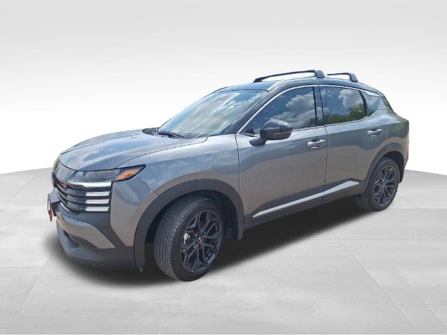 2025 Nissan Kicks SR Image 1 of 32