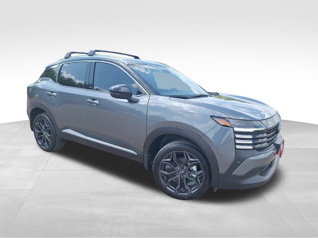 2025 Nissan Kicks SR Image 3 of 32