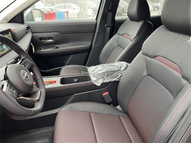 Vehicle image 15 of 25