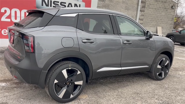 Vehicle image 9 of 25