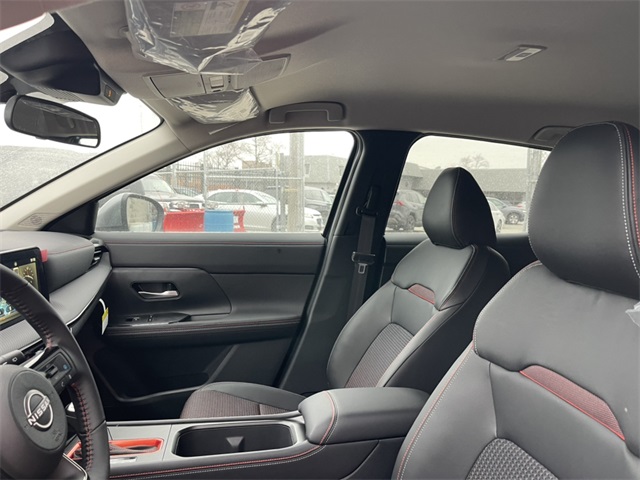 Vehicle image 16 of 25