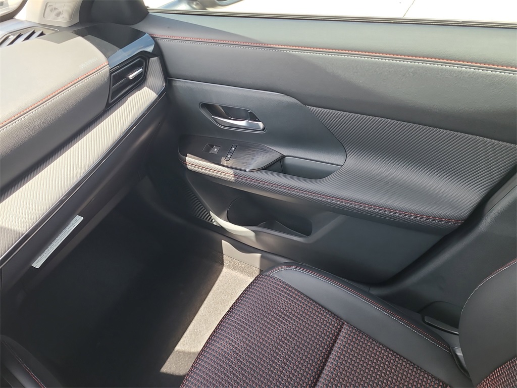 Vehicle image 11 of 16