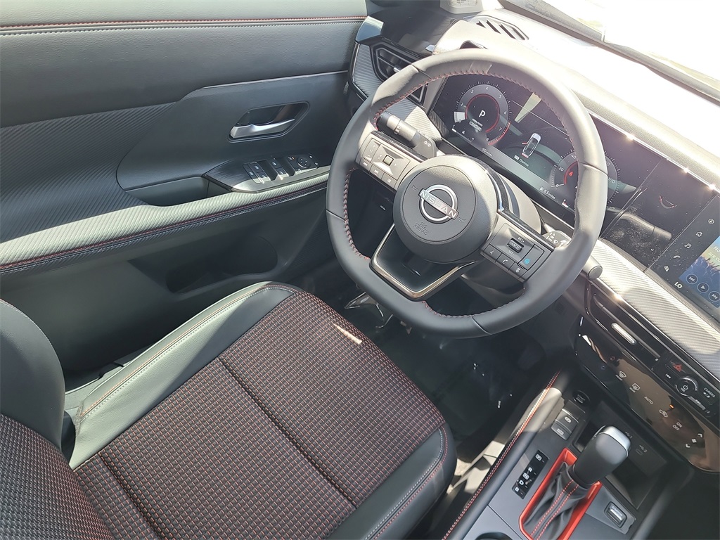 Vehicle image 10 of 16