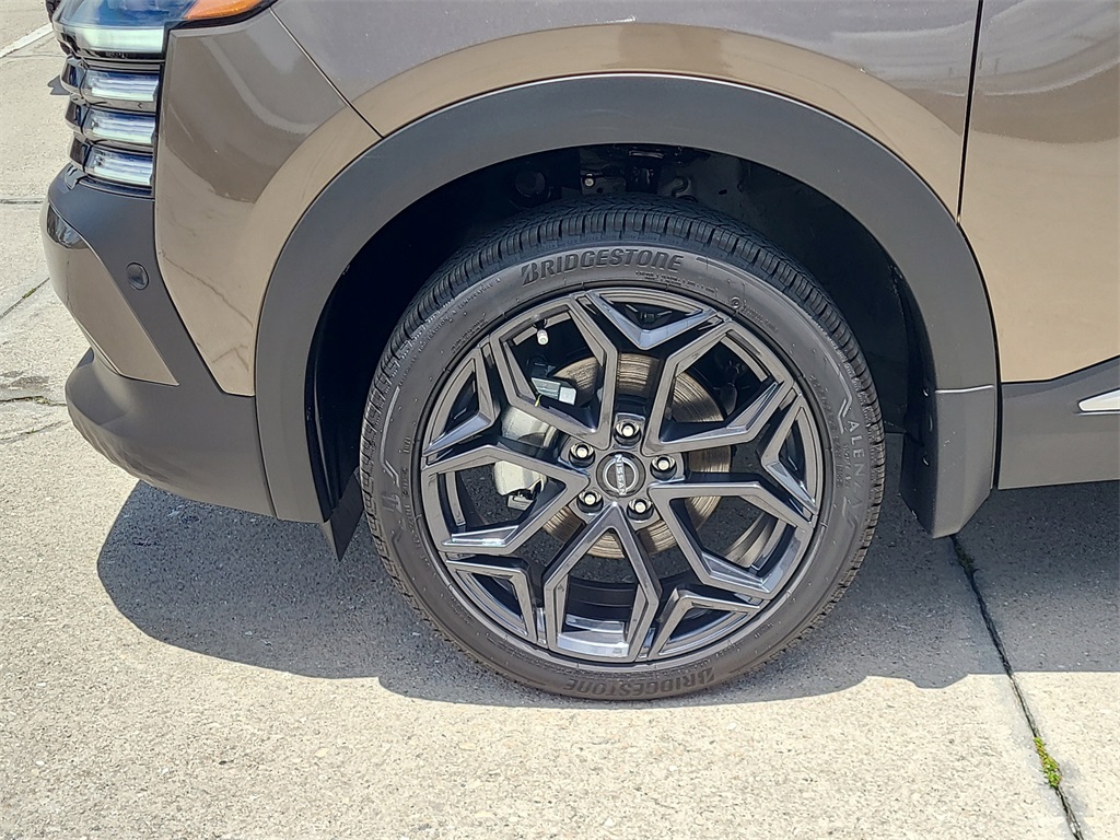 Vehicle image 4 of 16