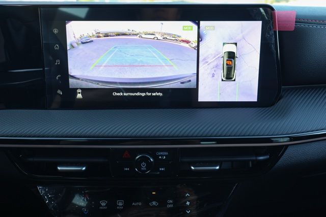 2025 Nissan Kicks SR Image 21 of 31