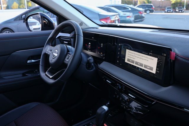 2025 Nissan Kicks SR Image 15 of 31
