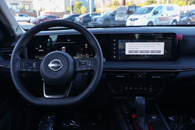2025 Nissan Kicks SR Image 16 of 31